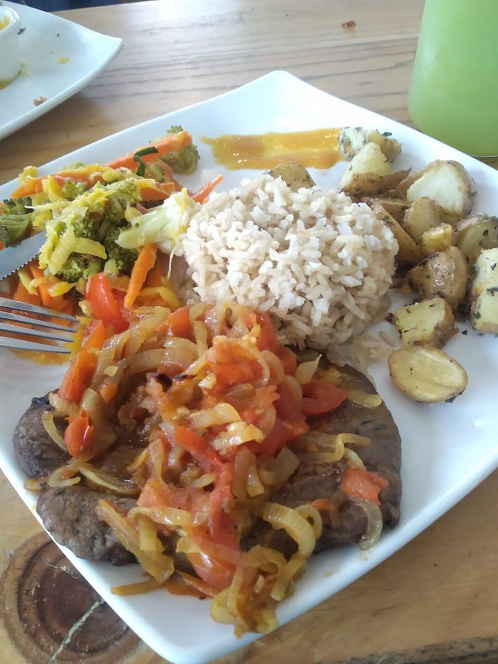 photo of Vegan'us Bisteck de seitán encebollado shared by @rafecomo on  23 Feb 2020 - review