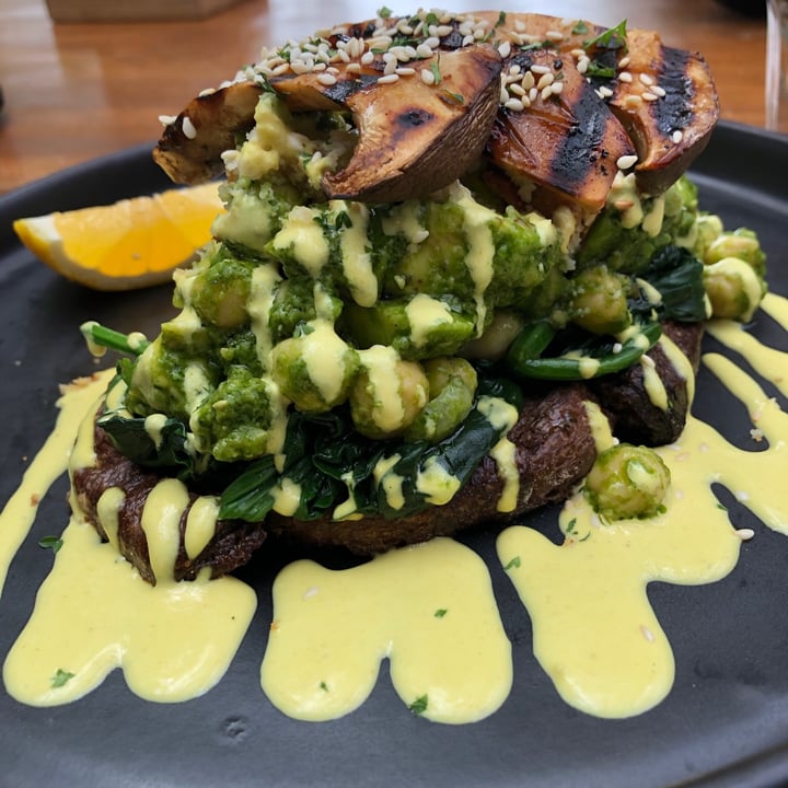 photo of Manggis in Canggu King Oyster Avo Toast shared by @marieheidi on  02 Aug 2020 - review