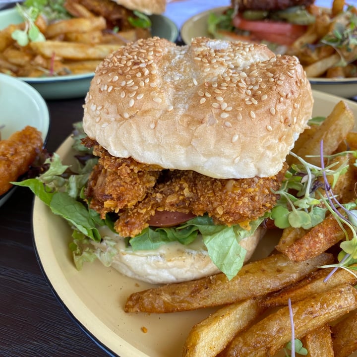 review photo of Asher's Corner Cafe @ Ashers Farm Sanctuary AFC burger shared by @shinnaivisser91 on 29 Sep 2021 - review