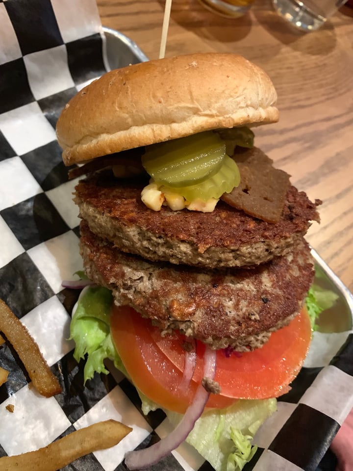 photo of Piggy Bank Impossible Vegan Bacon Cheeseburger shared by @stphsmth on  26 Jan 2019 - review