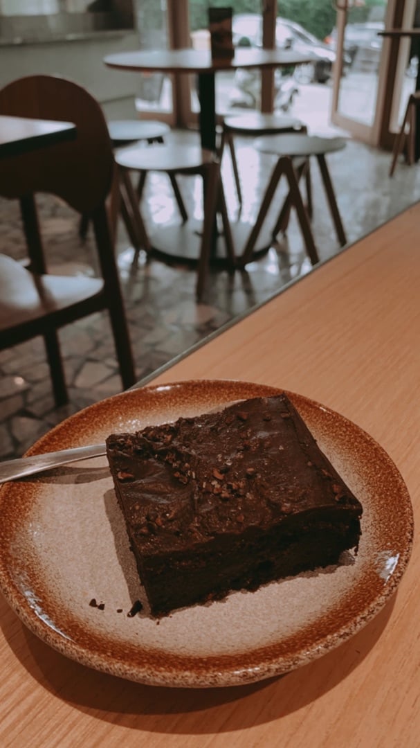 photo of The Roots Salad Bar Vegan Brownie shared by @rzfanya on  09 Mar 2020 - review