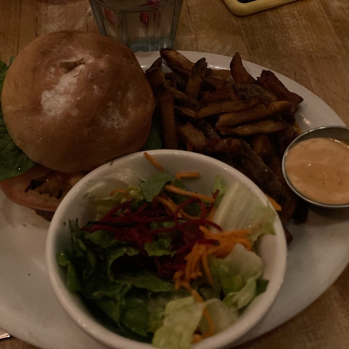 review photo of MeeT on Main meet burger shared by @silviia on 16 Apr 2022 - review