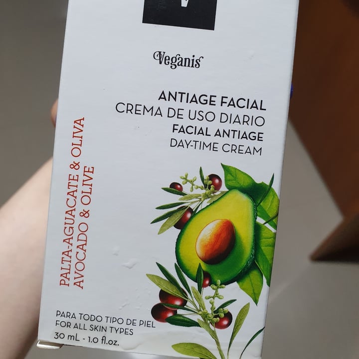 photo of Veganis Antiage Facial - Crema de Día Palta & Oliva shared by @lupemusso on  25 Dec 2021 - review