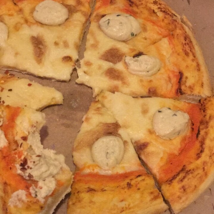 review photo of Vegan Inc. Miyana Polanco Pizza tres quesos shared by @turulata on 05 Nov 2020 - review