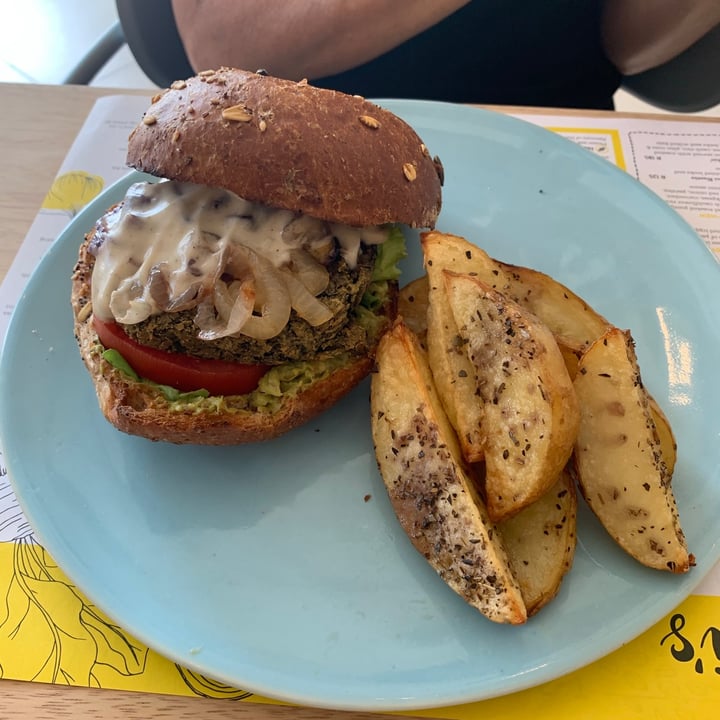 photo of Lexi's Healthy Eatery Warrior Burger shared by @ripple on  19 Jan 2021 - review
