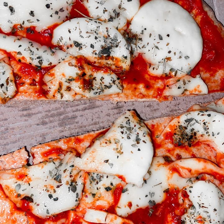 review photo of Veggie Team Pizza shared by @camicoorrea on 29 Mar 2022 - review