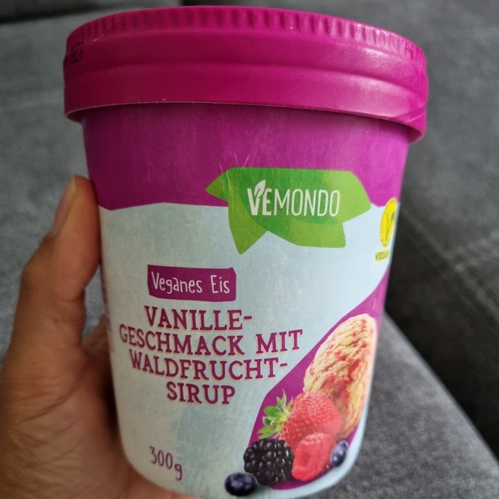 photo of Vemondo Vegan Ice Cream Vanilla & Forest Fruits shared by @mimima85 on  29 Aug 2021 - review