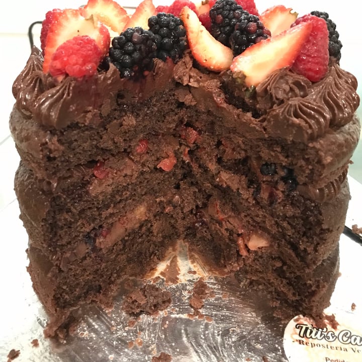 photo of Titi's Cakes Pastel de chocolate y frutos rojos shared by @gabspp on  14 Oct 2021 - review
