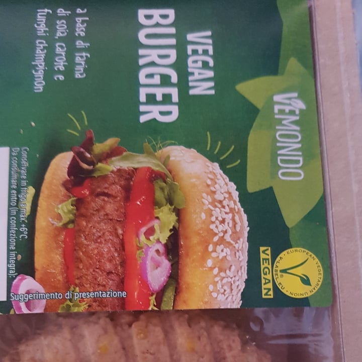 review photo of Vemondo Vegan Burger a base di farina di soia, carote e funghi champignon shared by @chiarabotto on 24 Apr 2022 - review