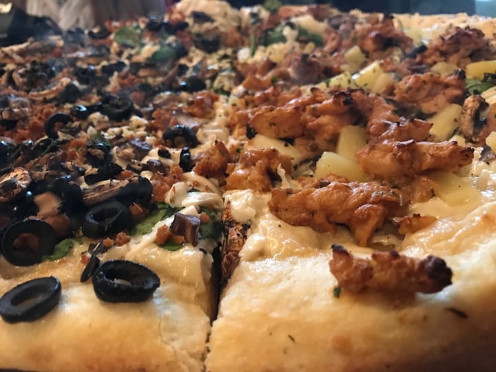 photo of Pi Vegan Pizzeria Thai Chicken Pizza shared by @xtineexplores on  18 Jan 2020 - review