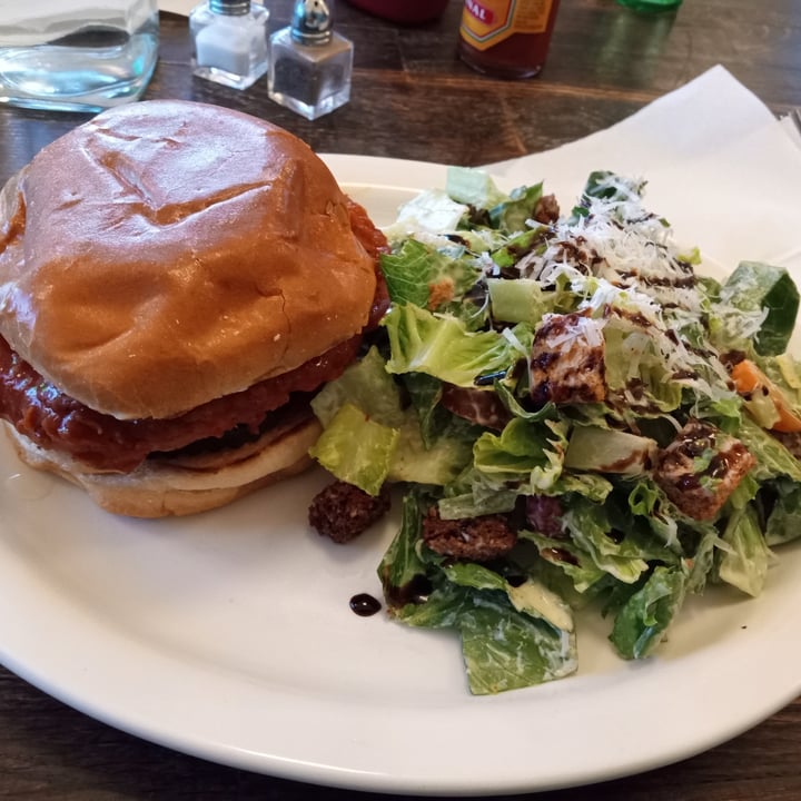 photo of The Fix Buffalo Chik'n Sandwich shared by @artivistingeneral on  21 Apr 2022 - review