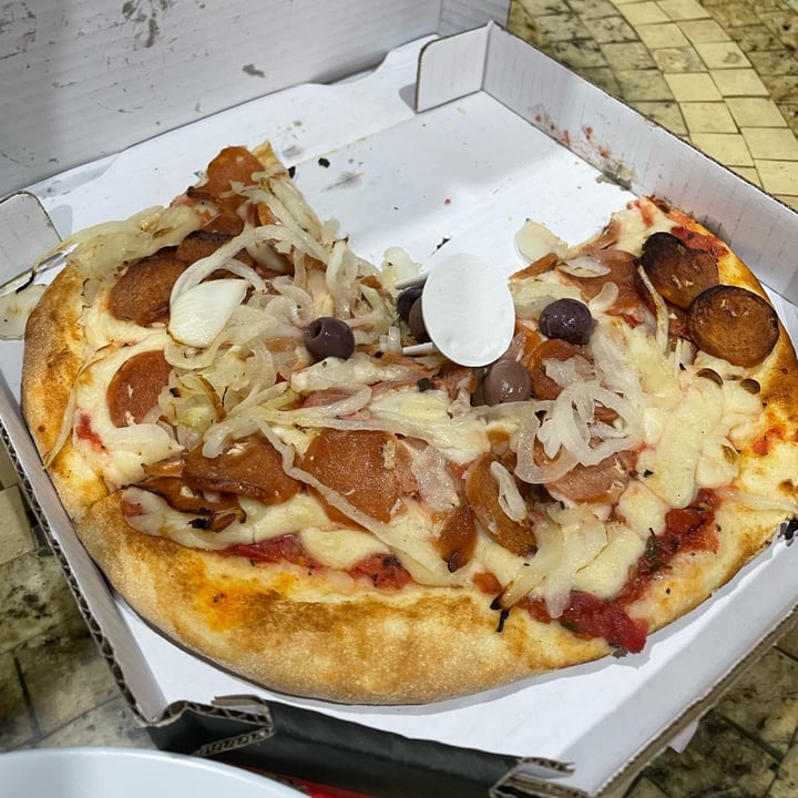 photo of Pop Vegan Food Pizza De Calabresa shared by @pamgalhardo on  29 Apr 2022 - review