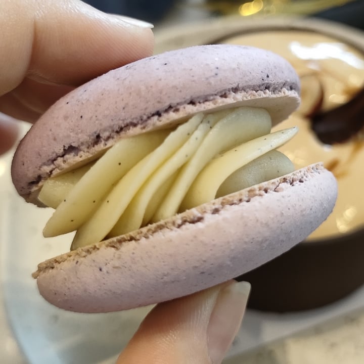 photo of Pure Boutique Taro-macadamia-vanilla Macaroon shared by @isshappy on  13 Feb 2022 - review