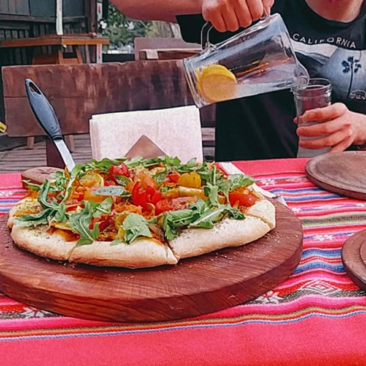 photo of RÚSTICA pizza & café Pizza con vegetales salteados shared by @luanabran on  06 Feb 2021 - review