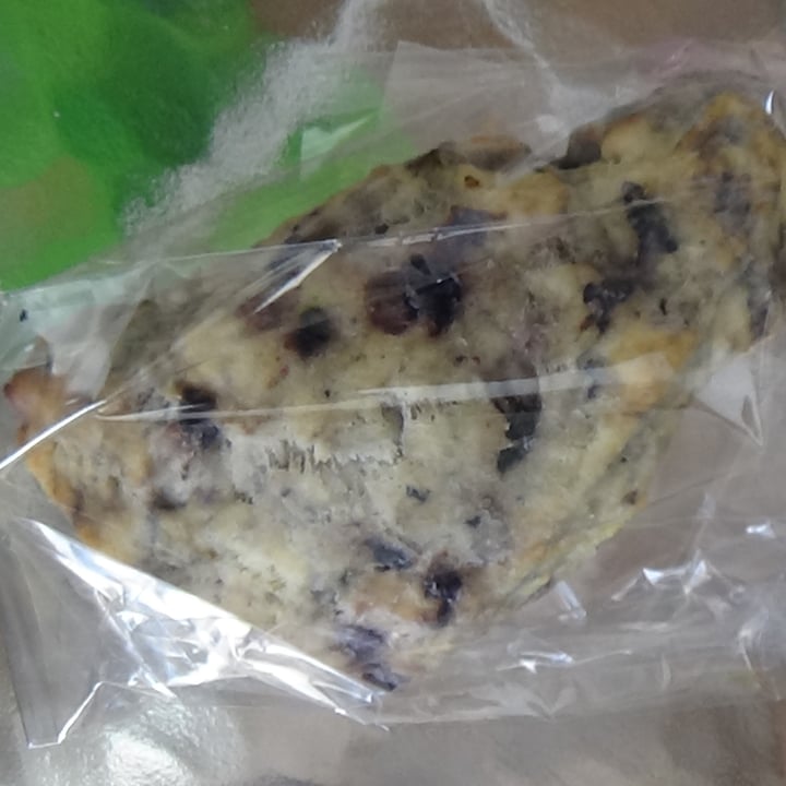 photo of Whole Foods Market Vegan Blueberry Scone shared by @feelideal on  23 Mar 2021 - review