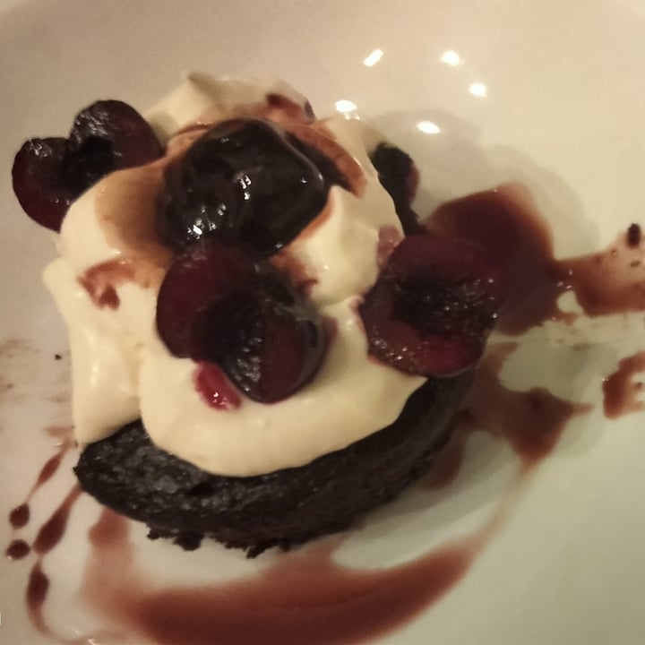 photo of Sesamo Nero tortino foresta nera shared by @vitorlucasvegan on  08 Aug 2022 - review