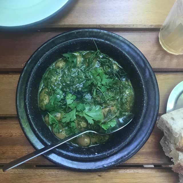 Photo of the dish “pallares a la leña, menta y lima”