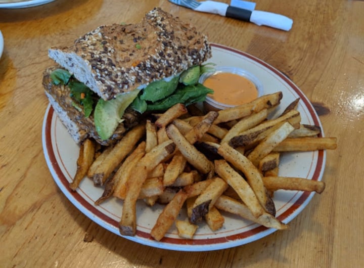 review photo of Vertical Diner Hamburguesa shared by @angelitamonroy on 26 Nov 2019 - review