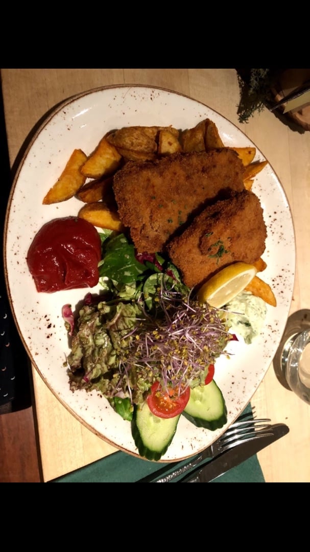 photo of Max Pett Vegan Schnitzel Plate shared by @frunzi on  04 Apr 2020 - review