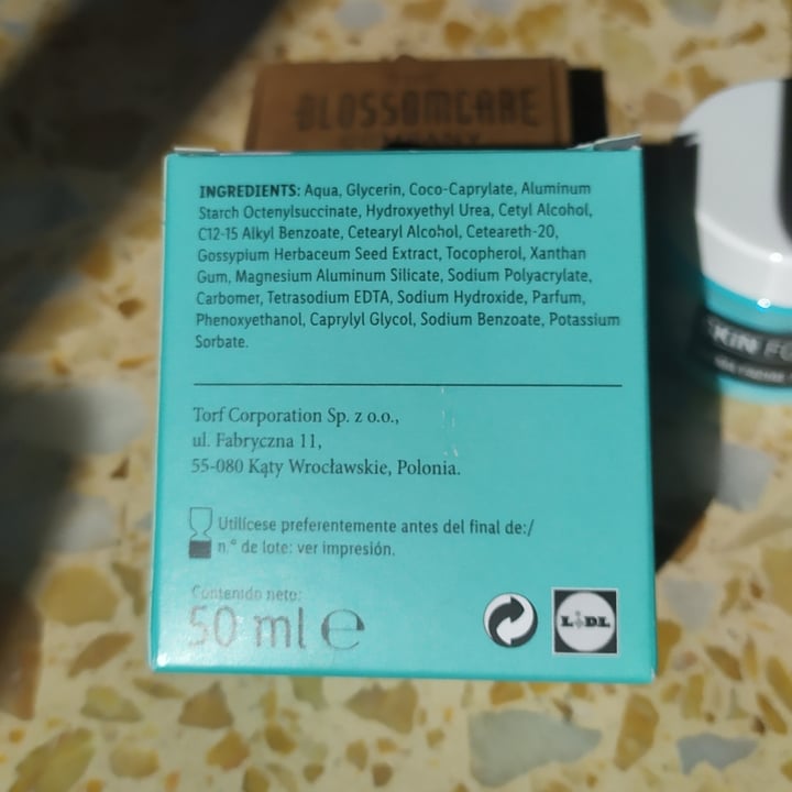photo of Cien Crema facial para pieles normales a mixtas shared by @rominaguch on  05 Apr 2021 - review