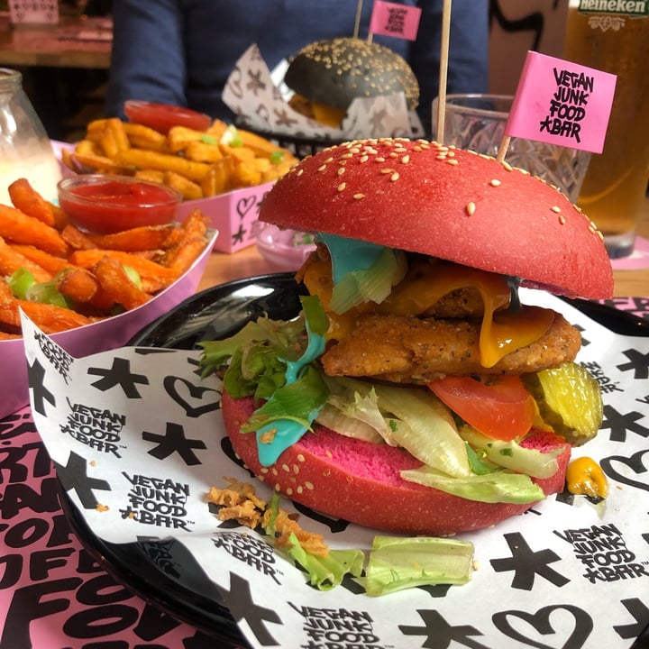 photo of Vegan Junk Food Bar Burgers and fries shared by @fabianna on  01 Jun 2022 - review