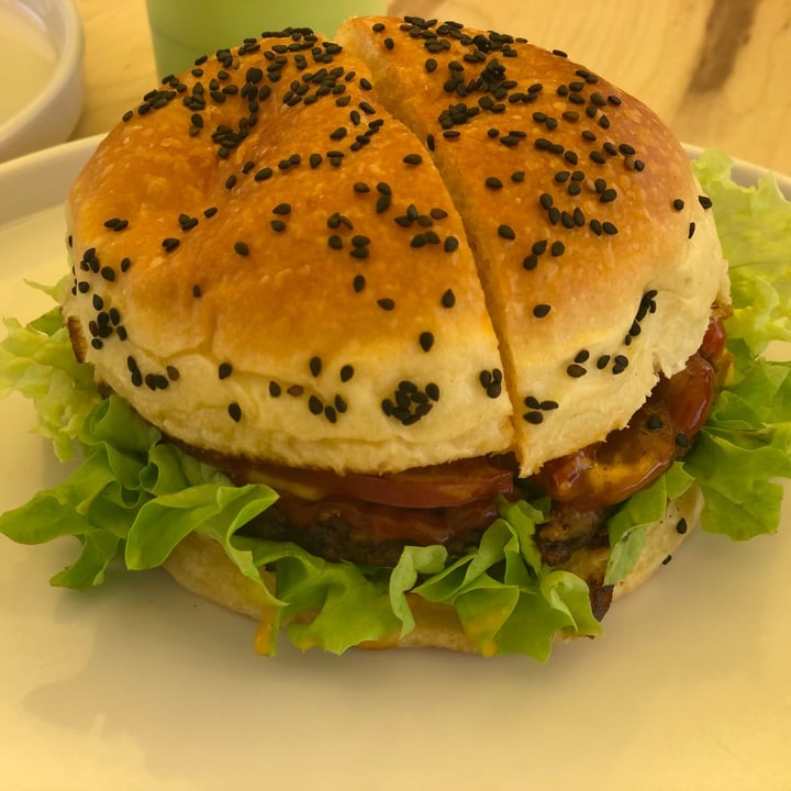 photo of Marcello's plant based pizza BBQ Burger shared by @palomaiturrizar on  17 Jan 2022 - review