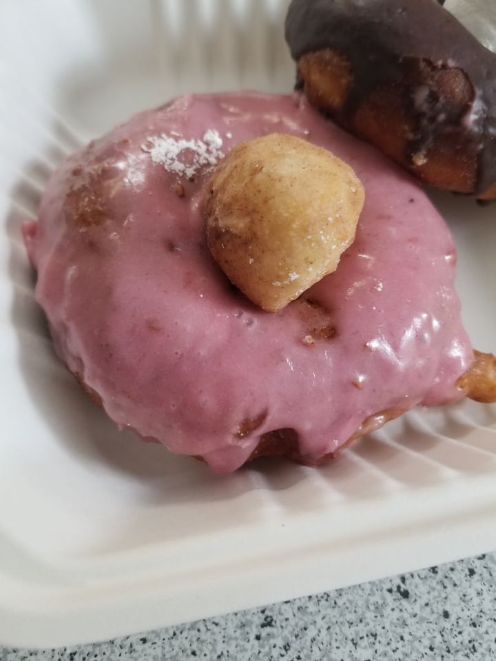 photo of Fern Cafe and Bakery Strawberry Donut shared by @vegandyeries on  29 Mar 2020 - review