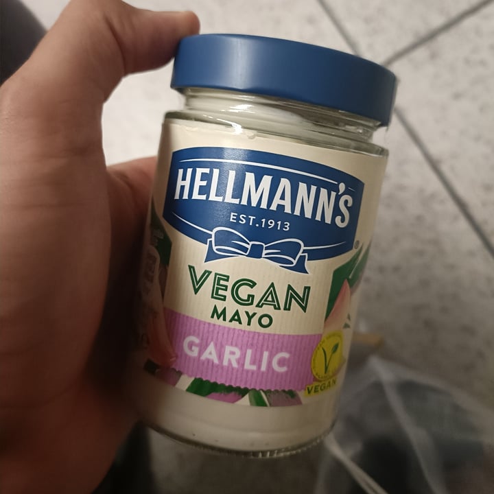 photo of Hellmann’s Hellmann’s vegan garlic mayo shared by @lucideej on  24 Oct 2022 - review