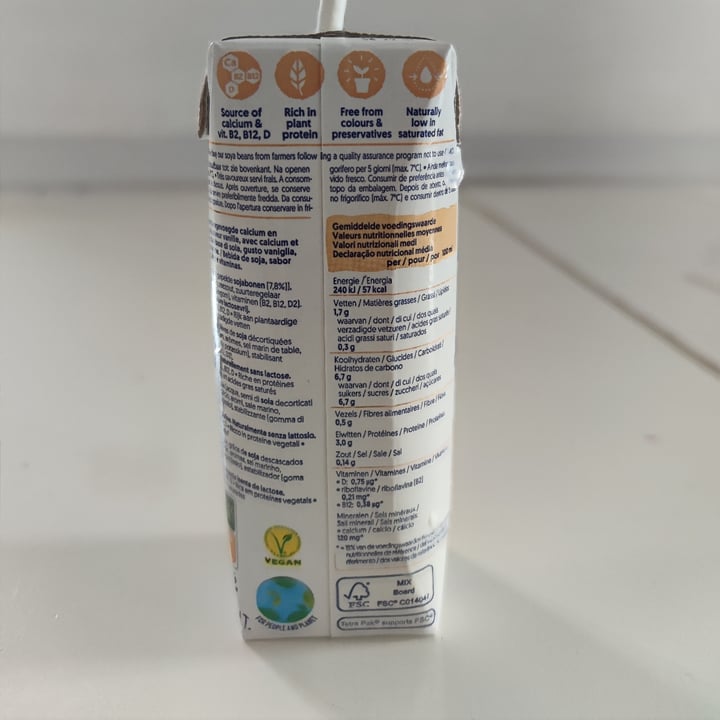photo of Alpro Soy Vanilla Milk | Leche de soja con vainilla shared by @kokoro on  29 May 2022 - review