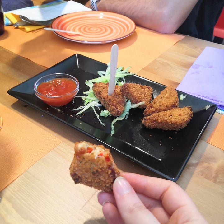 review photo of El Mexico Tex-Mex Restaurant Vegan Triangles shared by @saraper on 02 Jun 2022 - review