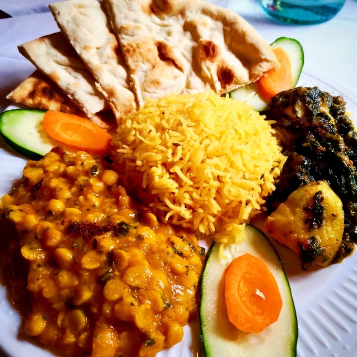 review photo of Mahrani Mahal Dahl E Verdure Speziate Con Naan shared by @benewell on 13 Apr 2021 - review