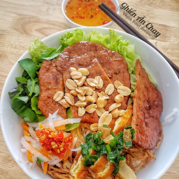 photo of Quán chay An Vegan Vegan Grilled Meat with Noodle shared by @gac-veganfoodreview on  01 Apr 2022 - review