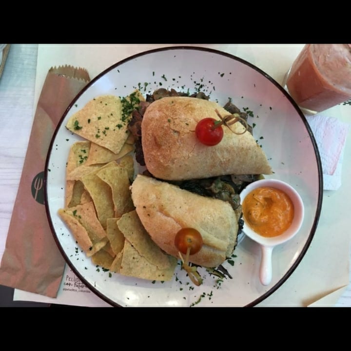 photo of Pura Vida veggie and vegan Sandy Beach Sandwich shared by @nataliagarzon on  14 Feb 2022 - review