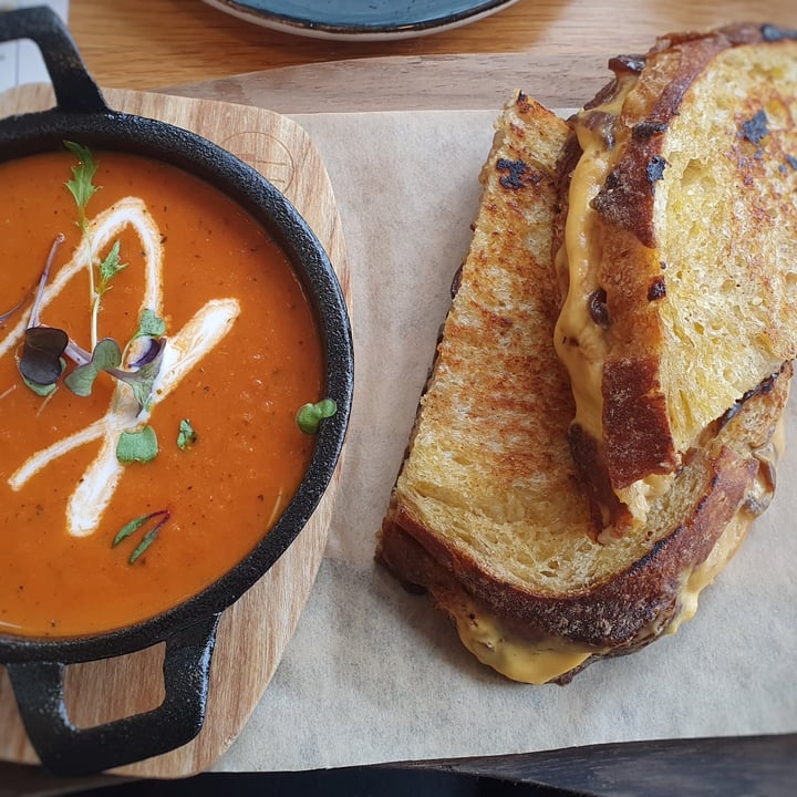 review photo of Kaylee's Eatery Truffle Toasted Cheese with Roast Tomato Soup shared by @michaelakirsten on 28 Aug 2021 - review