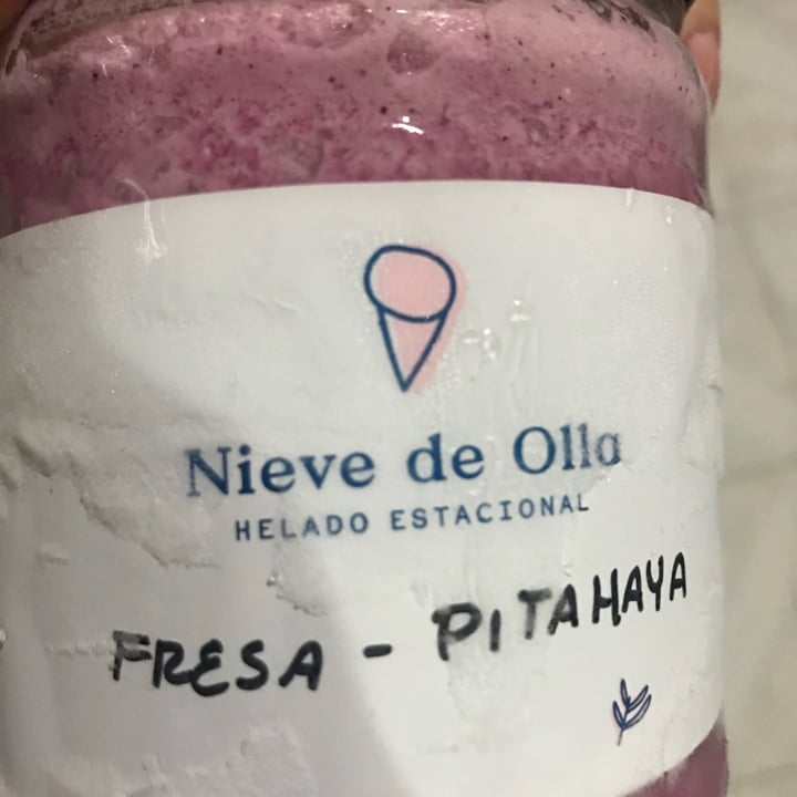 photo of Nieve de Olla Helado De Fresa Pitahaya y Deseo(blueberries) shared by @veganeandoporelmundo on  12 Dec 2020 - review