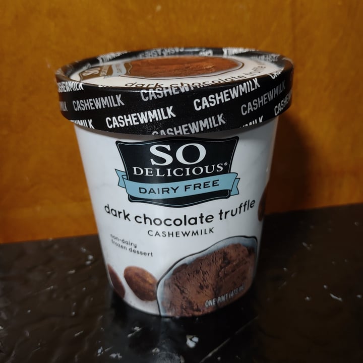 photo of So Delicious Dairy Free Dark Chocolate Truffle Cashewmilk Frozen Dessert shared by @beluech on  24 Oct 2022 - review