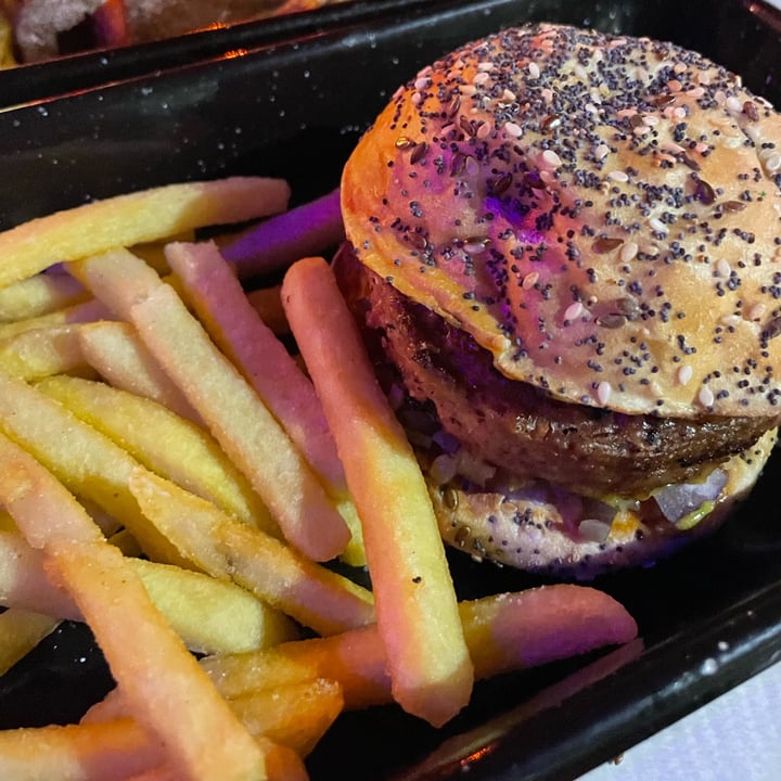 review photo of Williamsburg Burger Bar Beyond Cheese shared by @mariaeugsanchez on 06 Oct 2021 - review