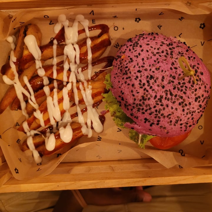 photo of Flower Burger Cherry Bomb shared by @sarafrighi on  28 Jun 2022 - review