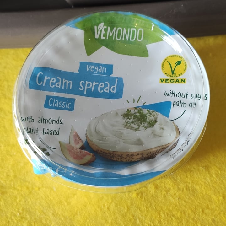 photo of Vemondo Cream cheese shared by @sandravegan18 on  11 Apr 2022 - review