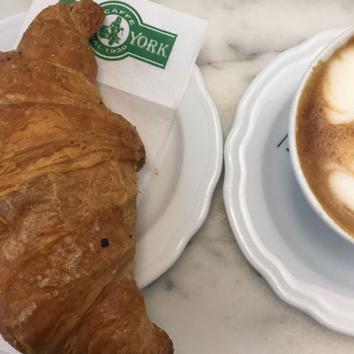 photo of DolcePisa -vegan options Croissant Vuoto shared by @giuliazecchini on  12 Feb 2022 - review
