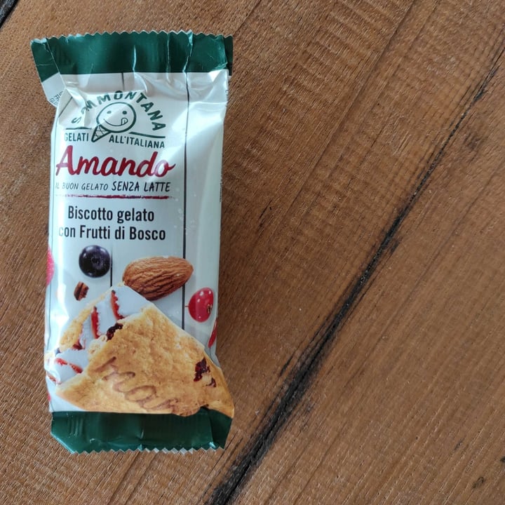 review photo of Sammontana Biscotti Gelato Con Frutti Di Bosco shared by @luciestorrs on 23 Jun 2021 - review