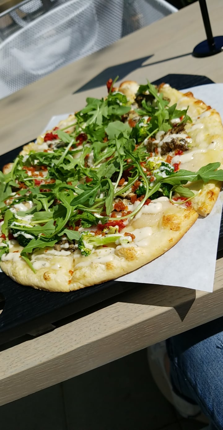 photo of Virtuous Pie Pesto CBR Pizza shared by @ndwatts on  31 May 2018 - review