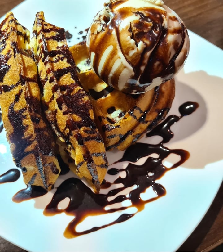 photo of WellSmoocht Waffle (with hazelnut r'ice cream) shared by @xxarisu on  03 Sep 2020 - review