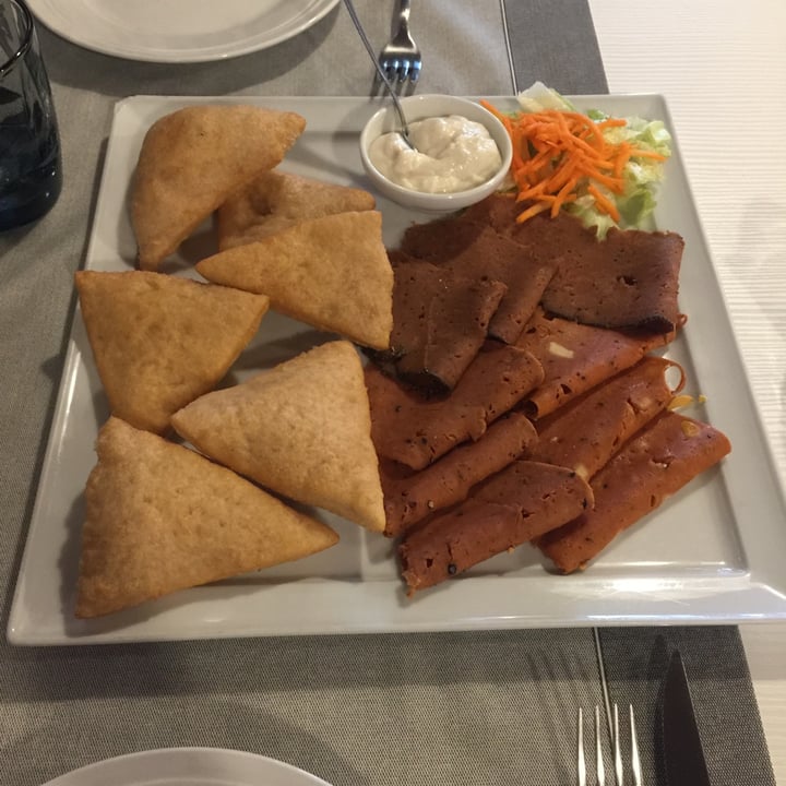 review photo of Ristorante Vegano Biologico La Lanterna Gnocco Fritto Con Affettati Vegetali E Formaggio Cremoso Vegetale shared by @martina01 on 04 May 2022 - review