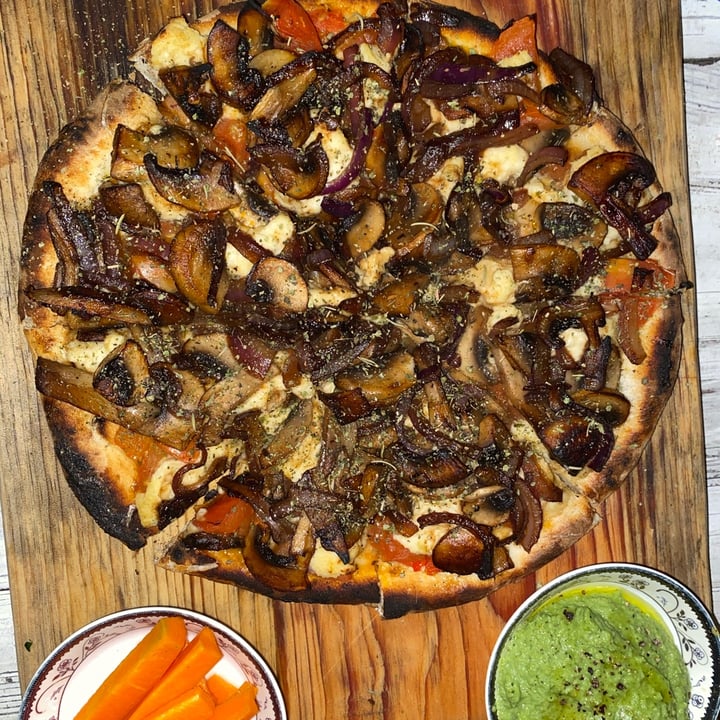 photo of Layla Vegan Pizza Pizza De Champiñon shared by @ricardopimentel on  01 Jun 2021 - review