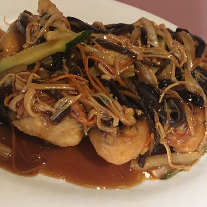 photo of Mother Chu's Vegetarian Kitchen Stuffed Eggplant shared by @veganfoodinsydney on  22 Nov 2021 - review