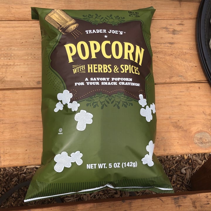 review photo of Trader Joe's Popcorn with herbs and spices shared by @adlerme on 15 May 2021 - review
