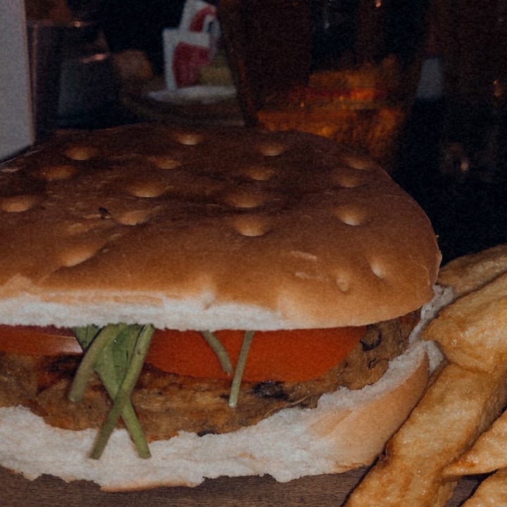 review photo of Beerwind Hamburguesa De Lentejas Vegana shared by @camimoscoso on 16 Feb 2021 - review