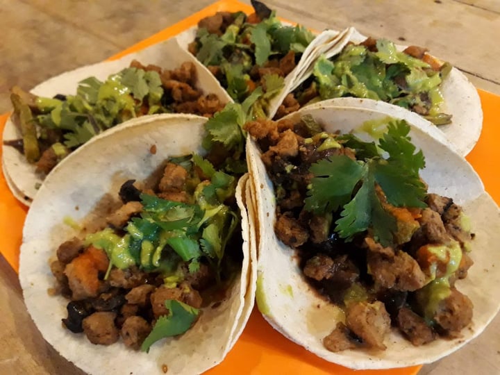 photo of Huitzilli Saludable Tacos de chorizo de soya, de seitan al pastor y de asado de soya shared by @huitzillis on  17 Dec 2019 - review