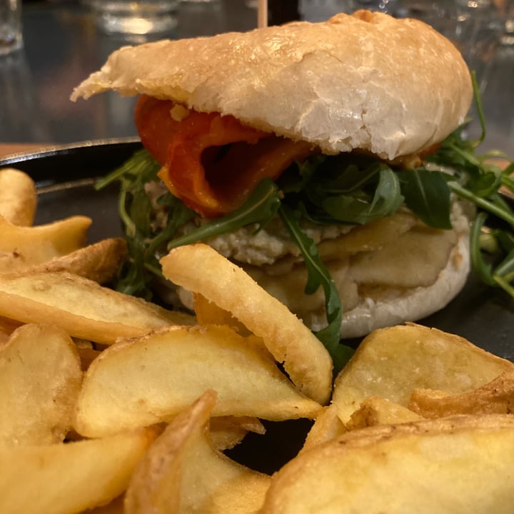 photo of Moonshine Cafè Stonnato Burger shared by @arielamarla on  18 Feb 2022 - review